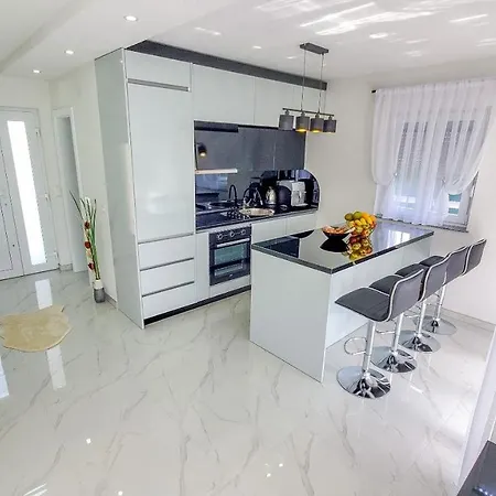 House De Luxe Вилла Бихач