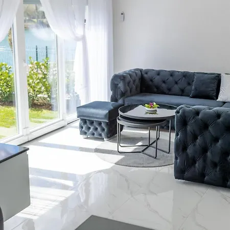 House De Luxe