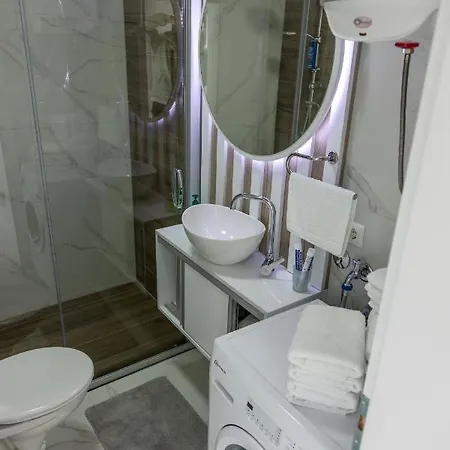 House De Luxe